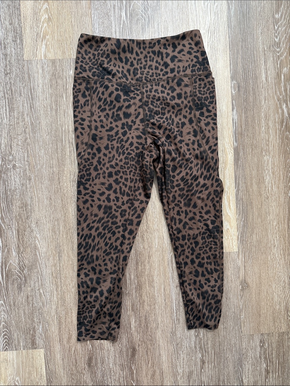 Danskin Leopard Print Cropped Leggings M